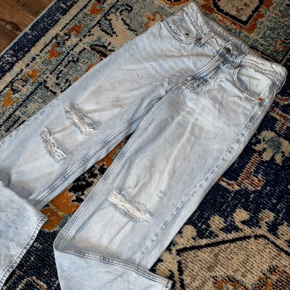 H&M Light Wash High Rise Distressed Destroyed Straight Leg Jeans Size 2